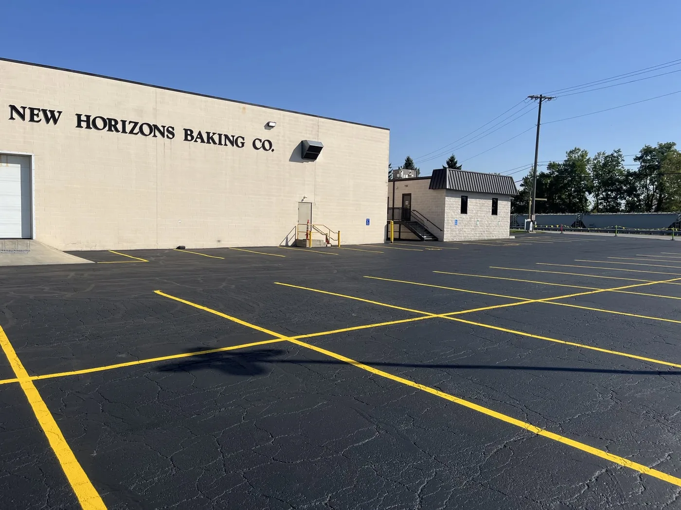 Professional asphalt sealcoating